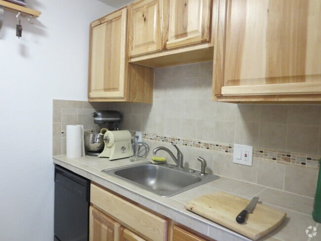 Building Photo - 3423 Madison Ave Unit Wimbledon Condo