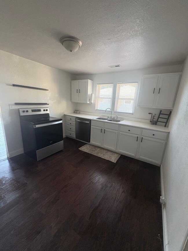 Photo - 1135 25th Ln