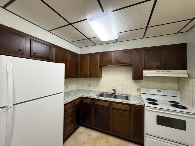 Building Photo - 1637 Springhill St