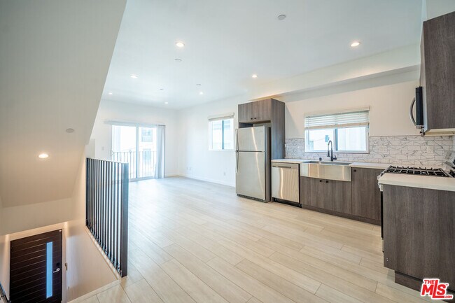 Photo - 246 N Dillon St Unidad 246