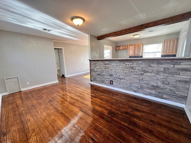 Photo - Beautiful 3 bedroom 1.5 bath close to Tinker Air Force Base