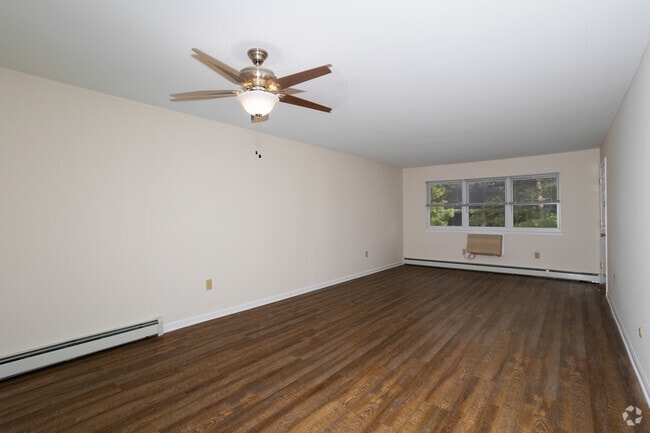 1BR, 1BA - 1,000SF - Living Room & Dining Room
