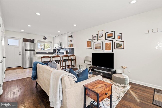 Photo - 134 35th St NE