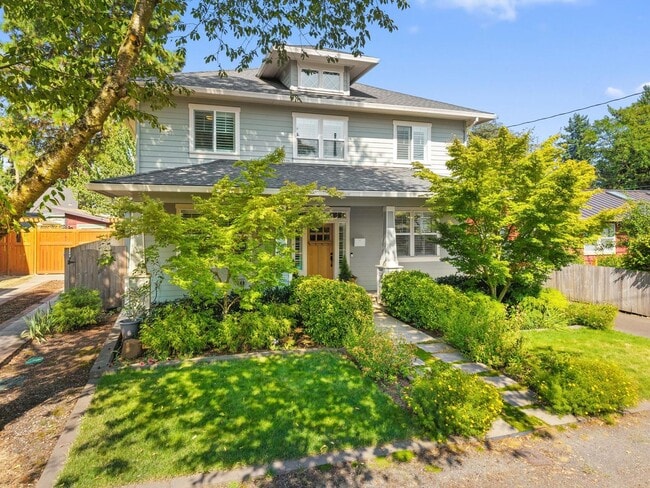 Building Photo - Spacious 4-Bedroom Dream Home – Perfect fo...