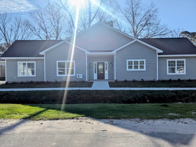 Building Photo - 205 White Ave