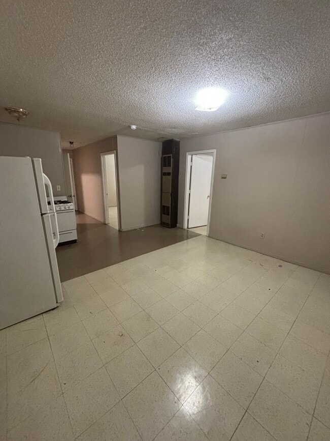 Building Photo - 390 N King St Unit C Rental