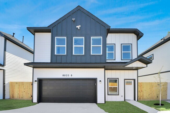 Photo - 8025 Peachtree St