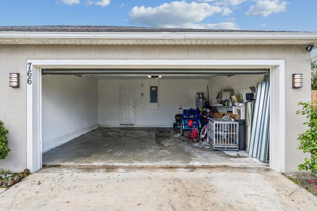 Photo - 766 SE Academy Ln