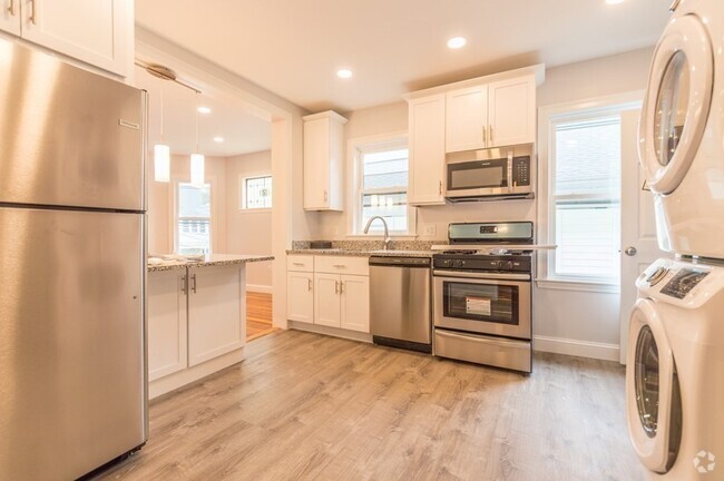 Building Photo - 20 Hunnewell Ave Unit 28 Hunnewell Avenue Rental