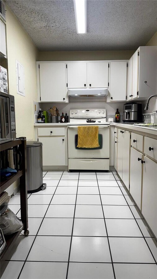 Photo - 2735 W 52nd St Apartment Unit 502