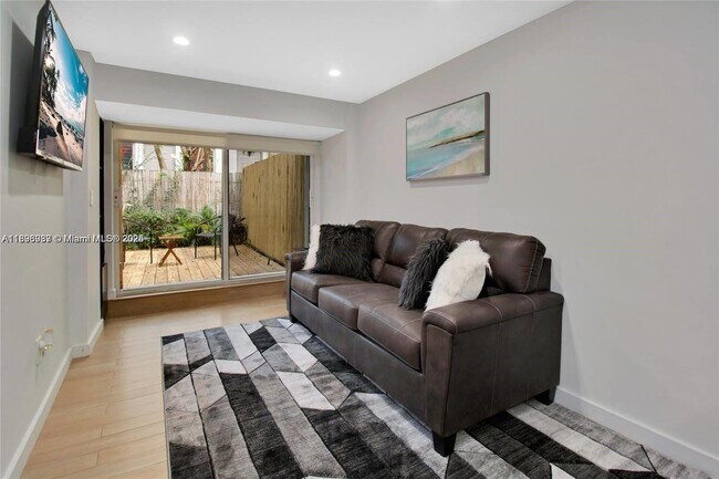 Photo - 833 W 39th St Unit 5