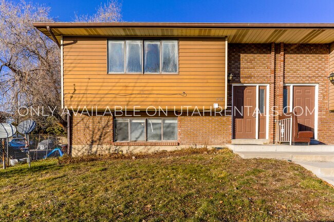 Photo - 230 W Foxbridge Dr