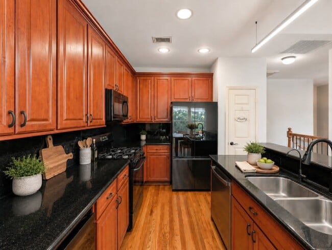 Photo - 319 Grove St