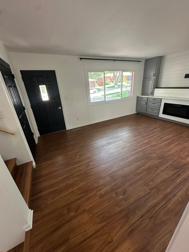 Photo - 221 Wedgewood Dr