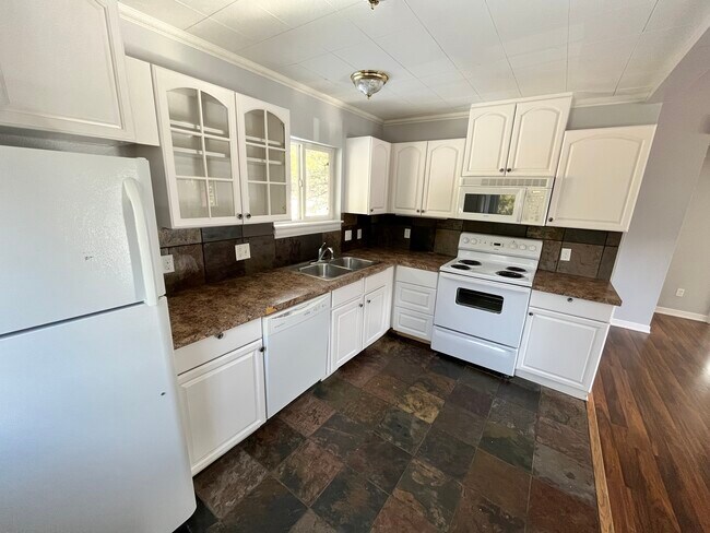 Photo - 2089 Eagle Cliff Rd