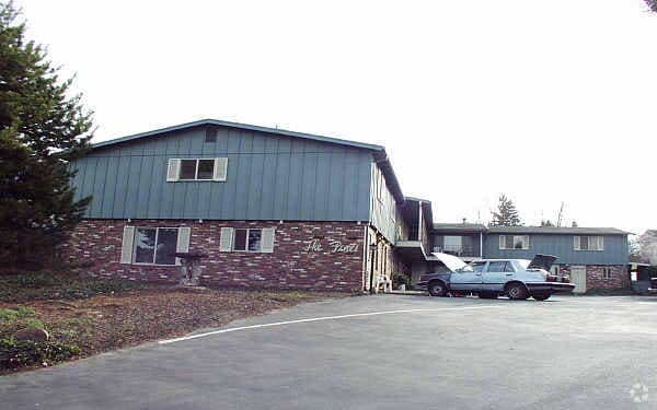 The Pines Apartments - The Pines Apartments