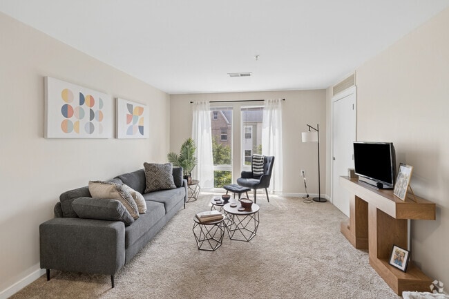 1BR, 1BA - 703SF - Living Room