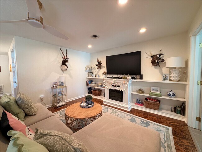 Photo - 5522 Avenue O 1/2