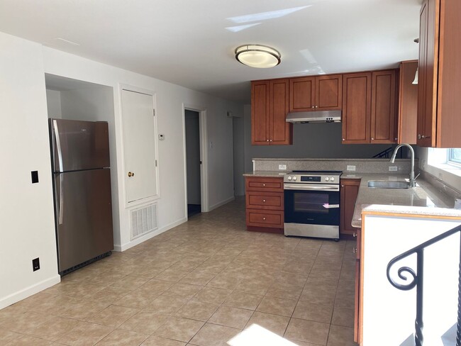 Photo - 1033 Pacific Ave Unit B