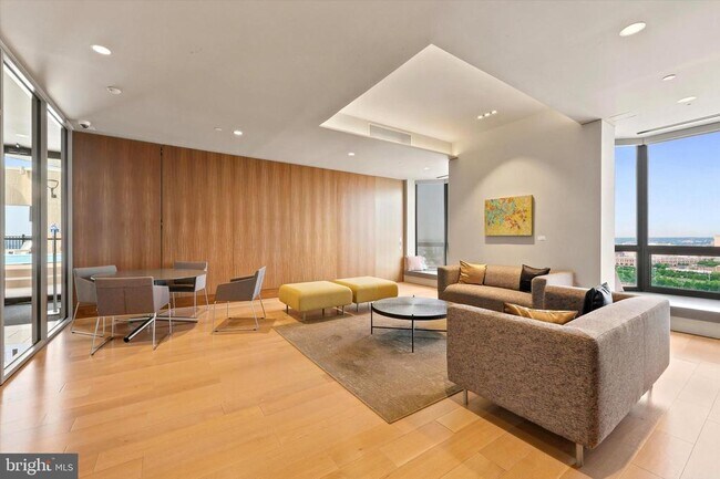 Photo - 2018 Walnut St Unit 23J