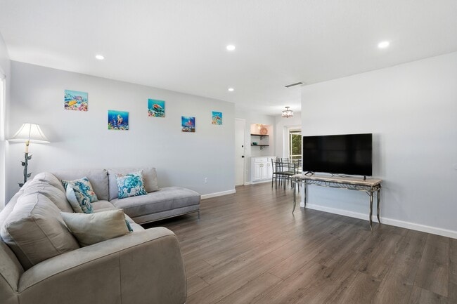 Photo - 4502 Parrot Ave