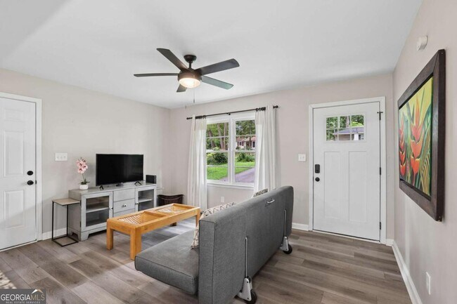 Photo - 6385 Lobelia Rd SW