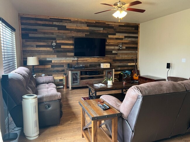 Photo - 4 bedroom Forest Meadows home