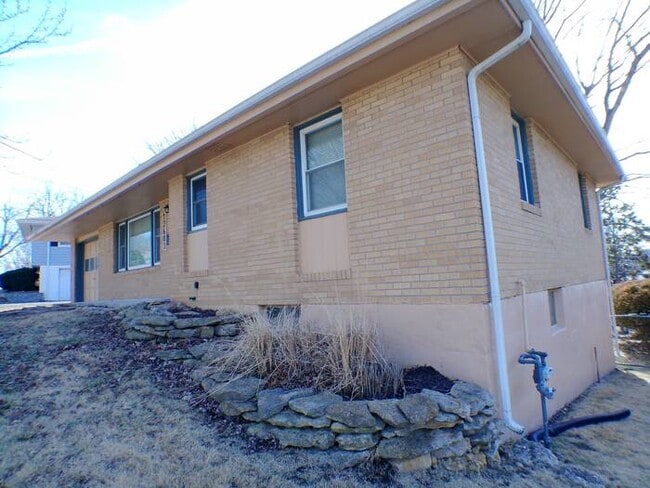 Photo - Charming 3 bedrooms and 1 bath brick ranch located on E Erickson Rd in Independence