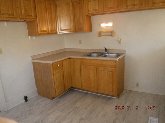 kitchen - 102 S F St Unit 102