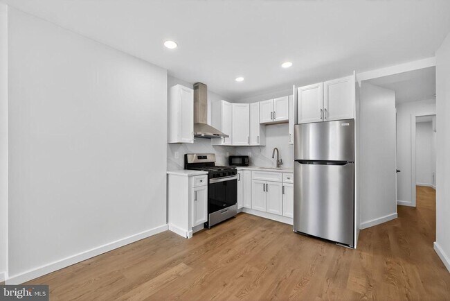 Photo - 2239 W Oxford St