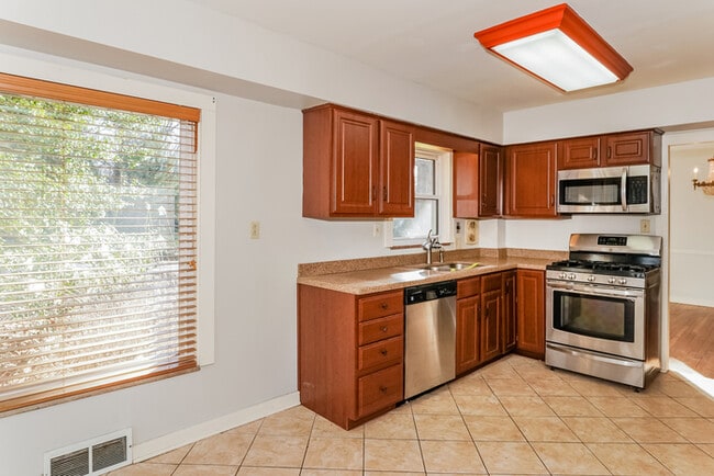 Photo - 2343 Ridgewood Rd