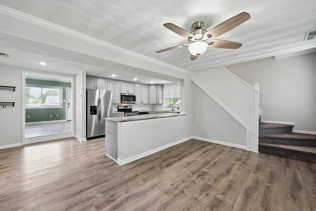 Photo - 3521 Brest Ave