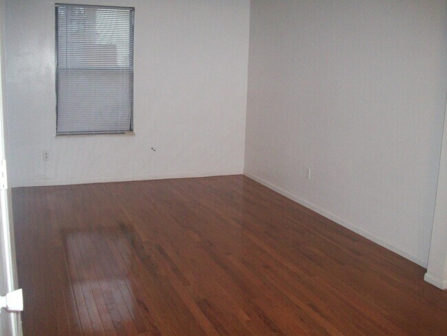 Photo - 2512 Elmwood Pkwy