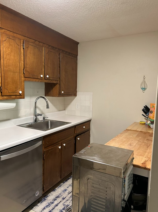 Photo - 3 Hallmark Gdns Unit 10