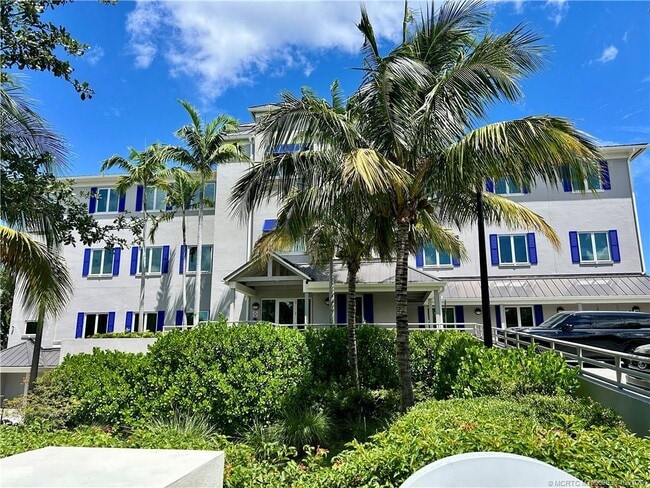 Building Photo - 411 SE Osceola St Unit 302