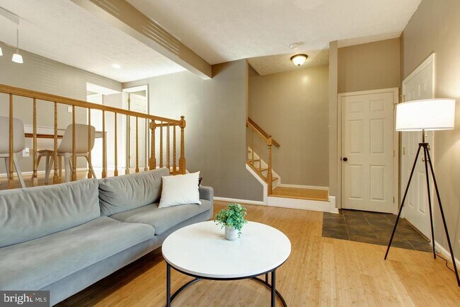 Photo - 3400 Oak W Dr