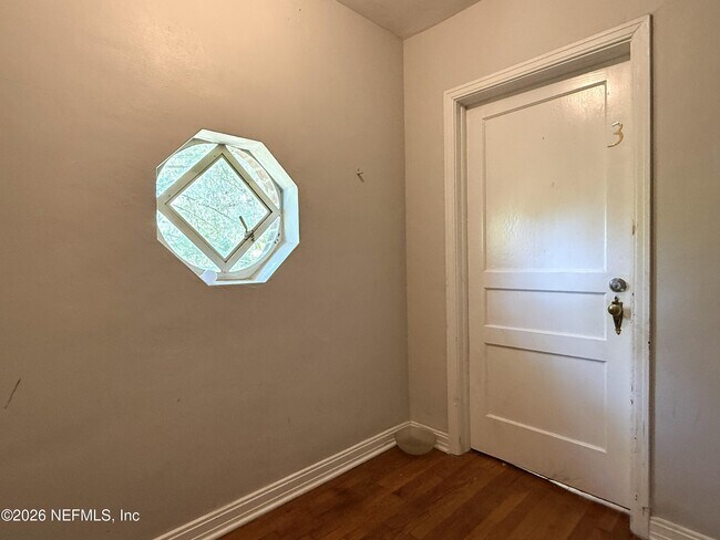 Photo - 1557 Ingleside Ave Unit 3