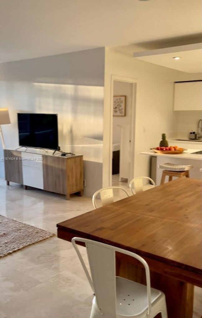 Photo - 101 Crandon Blvd