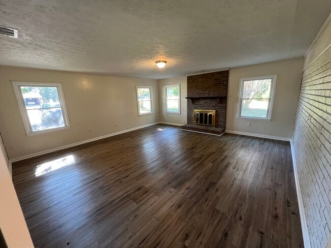 Photo - 3751 Robinson Dr