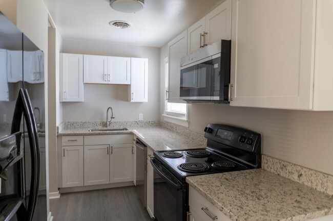 Photo - 510 N Foxhill Rd
