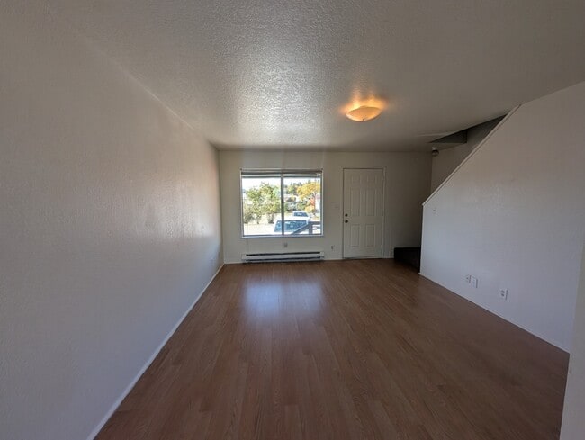 Photo - 275 Rose Ave Unidad J