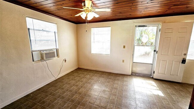 Photo - 19 N Mango St