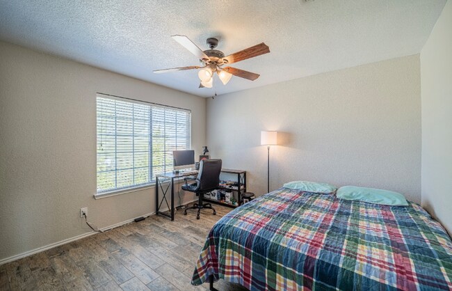 Photo - 8703 10th St