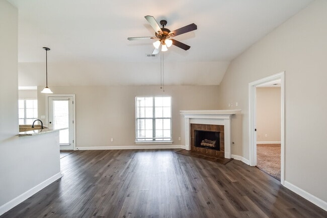 Photo - 8213 Park Pike