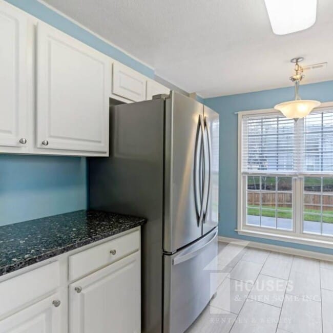 Photo - 110 Stonington Way