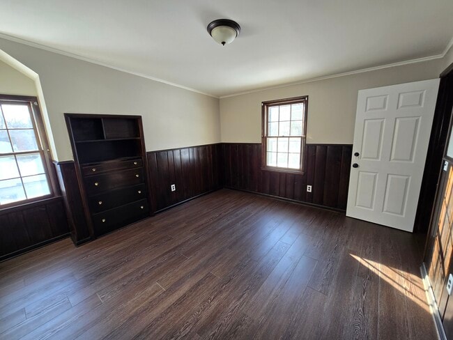 Room 4 - 1305 Collegewood St