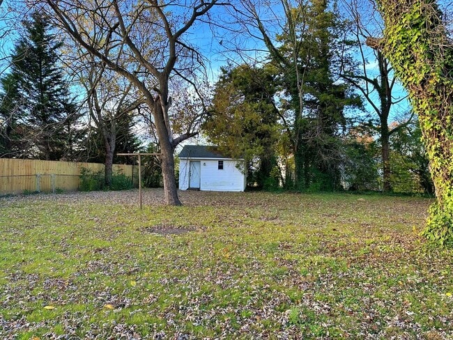 Photo - Rancher with Large Back Yard!