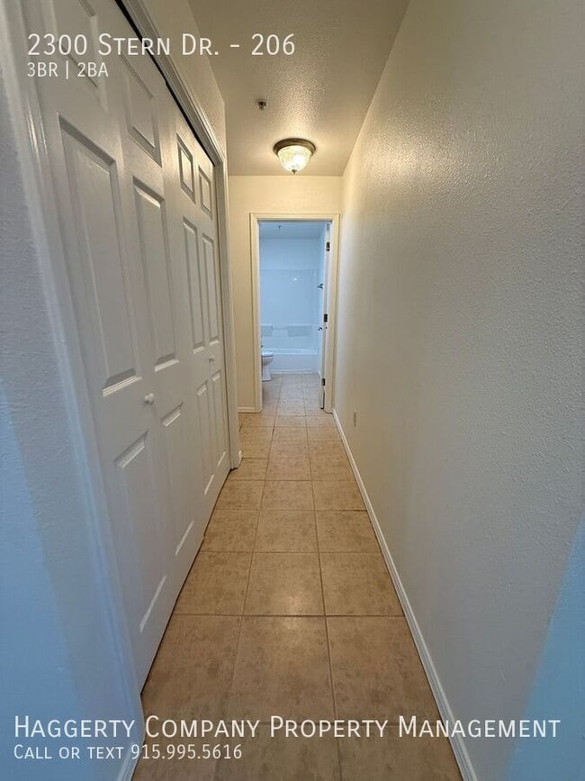 Photo - 2300 Stern Dr