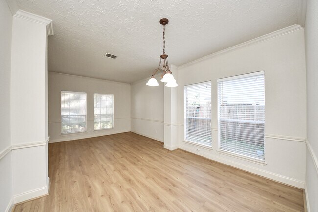 Photo - 1250 Manchester Cir