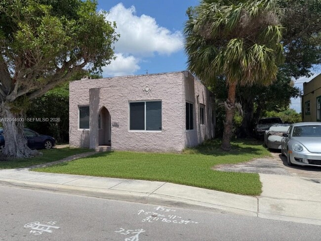 Building Photo - 1154 W 25th St Unit 0